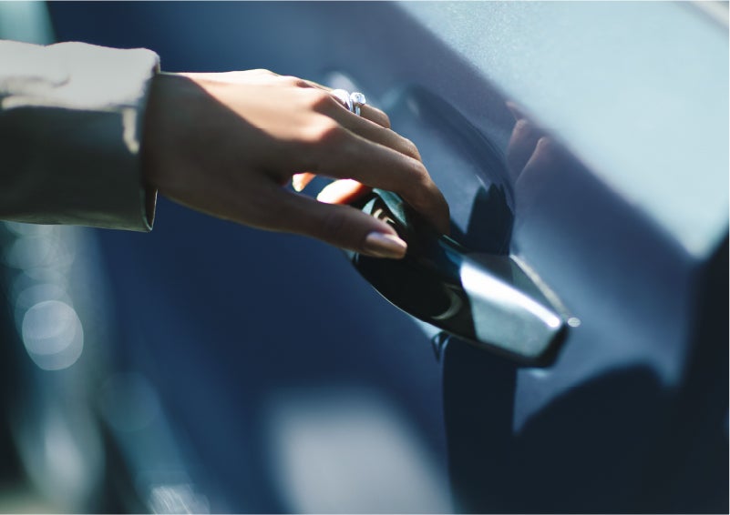 A hand gracefully grips the Light Touch Handle of a 2023 Lincoln Aviator® SUV to demonstrate its ease of use | Irwin Lincoln Laconia in Laconia NH