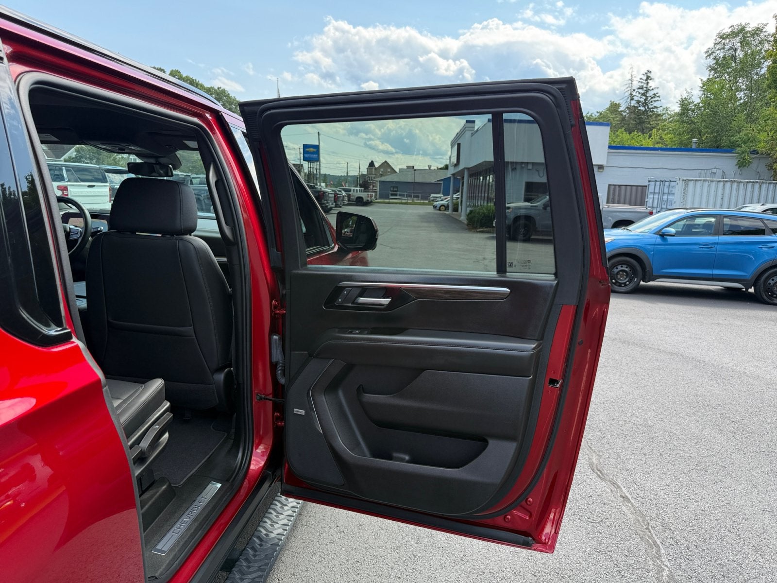 2025 Chevrolet Suburban Z71