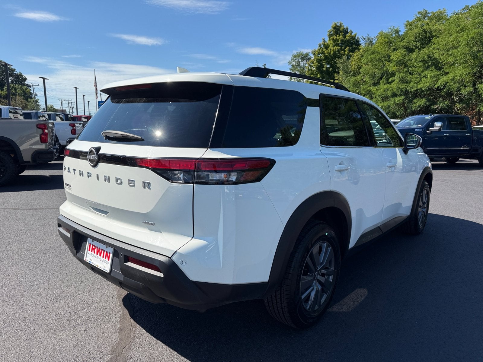 2025 Nissan Pathfinder SV