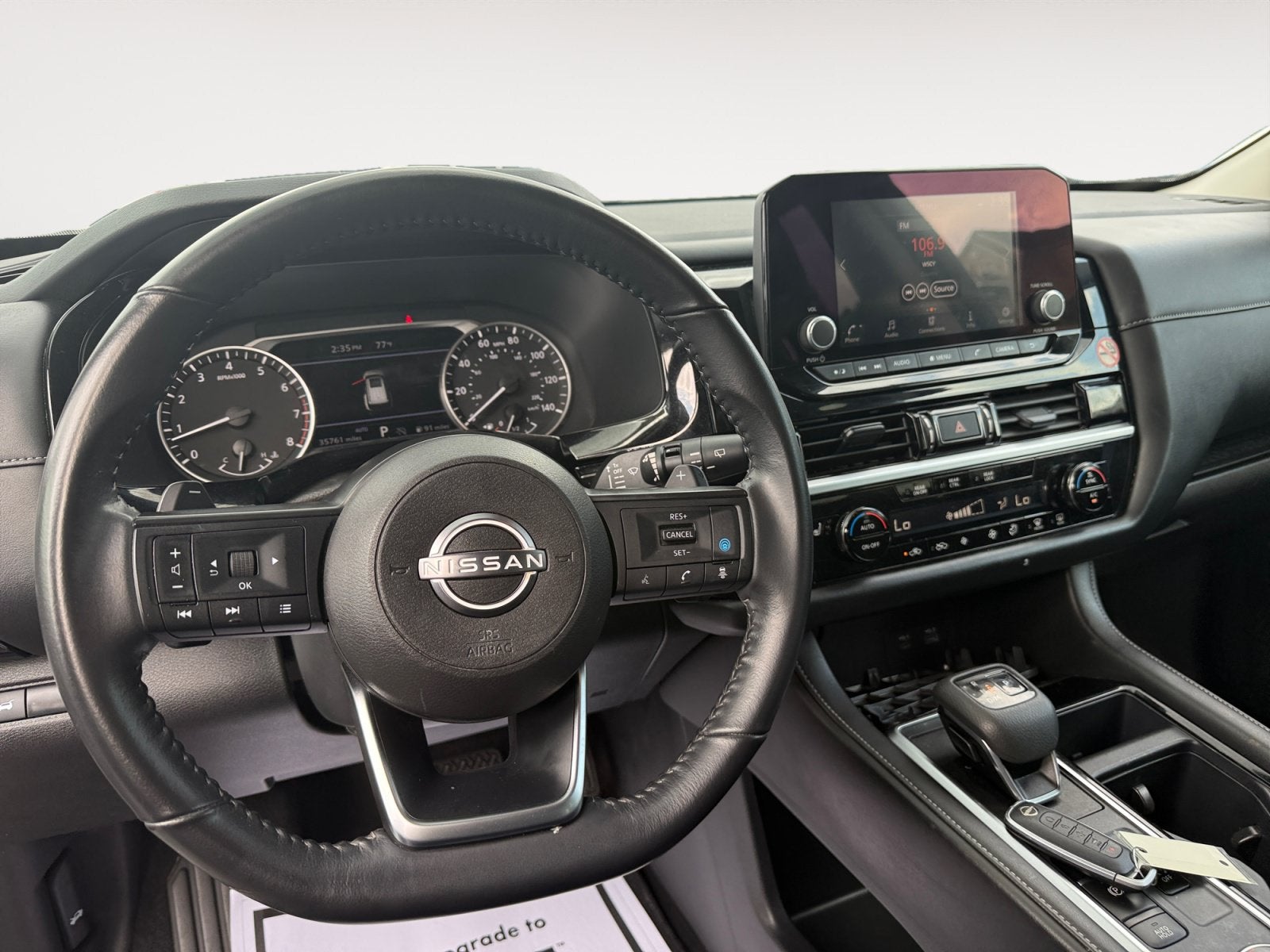 2025 Nissan Pathfinder SV