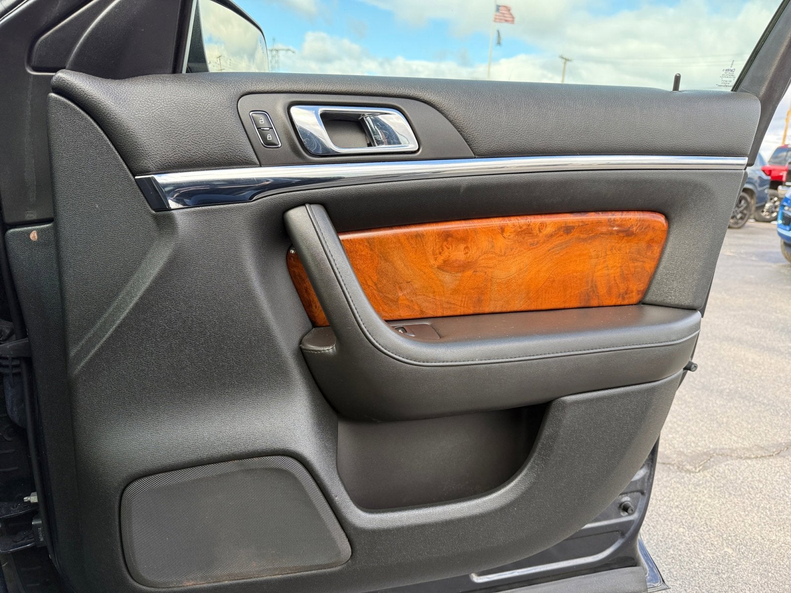 2014 Lincoln MKS Base