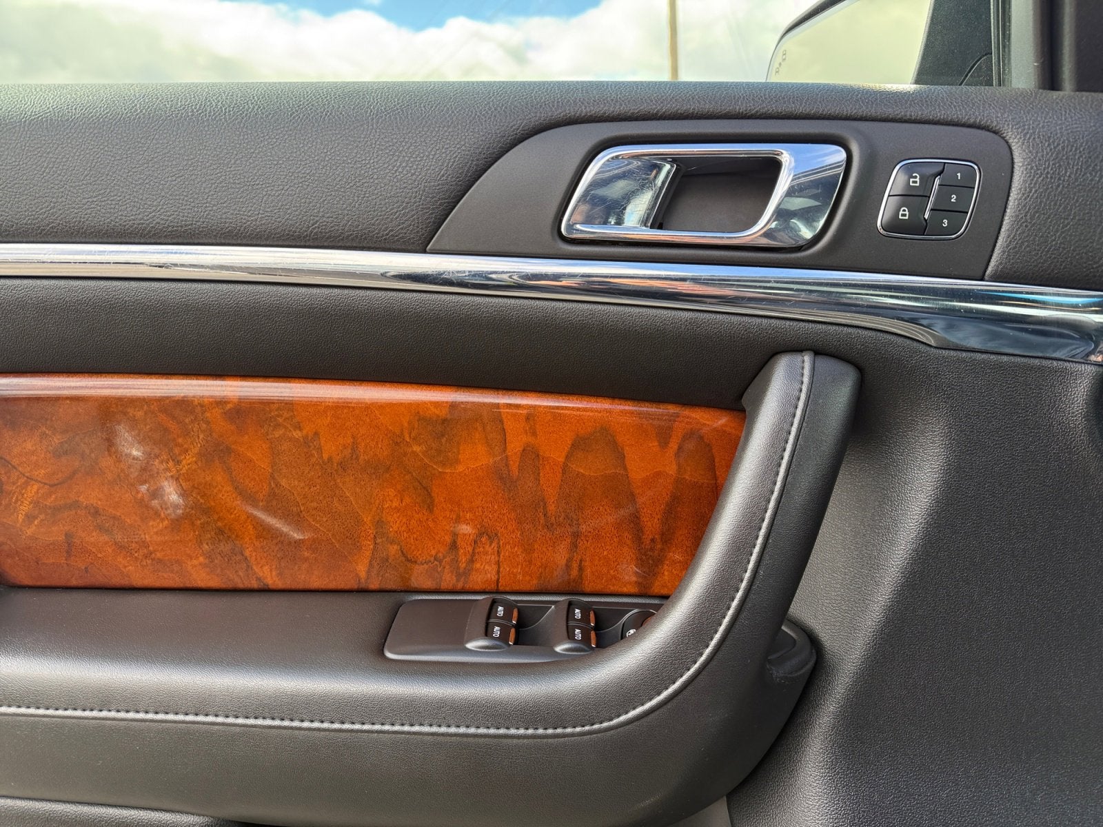 2014 Lincoln MKS Base