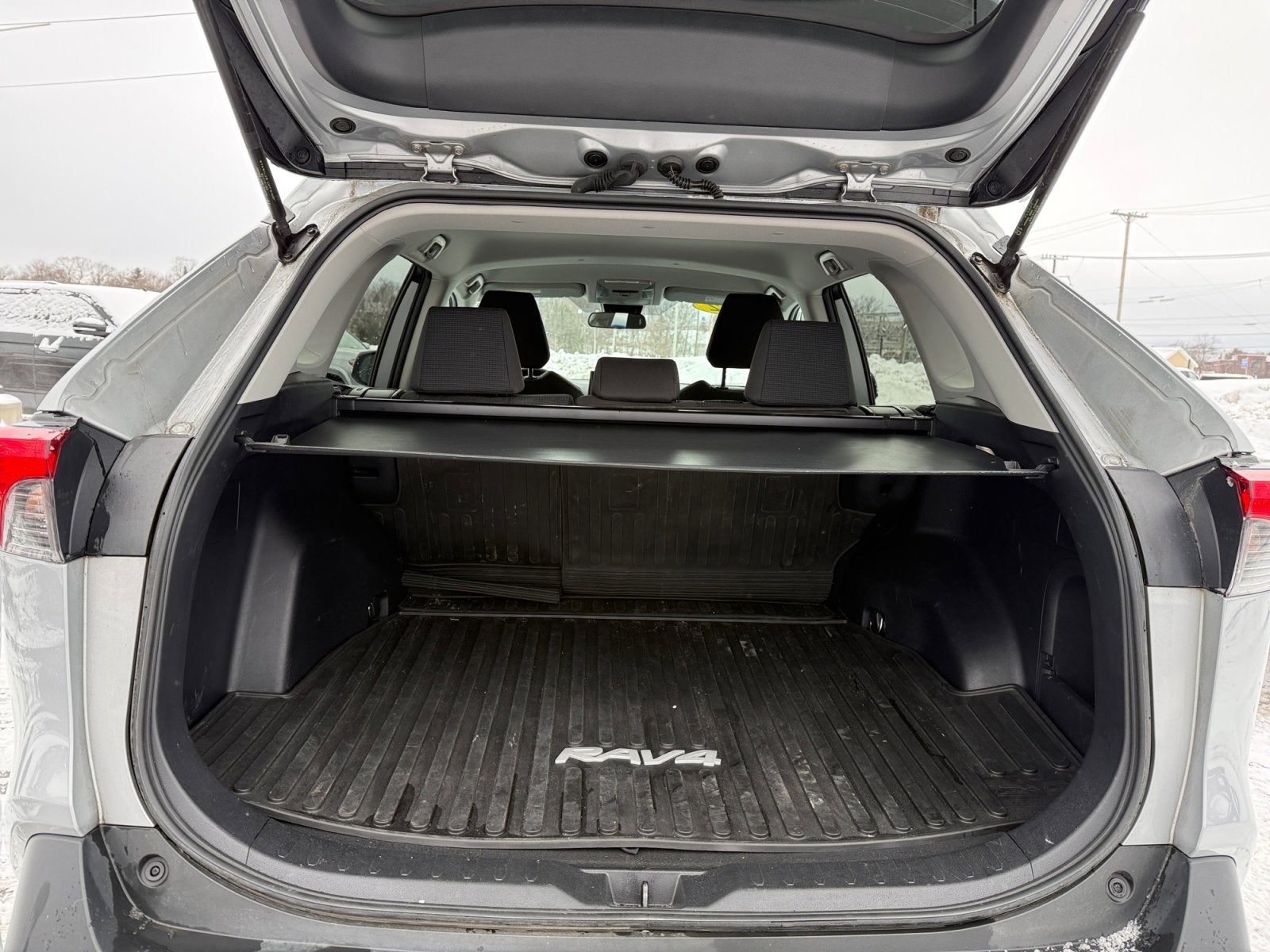 2022 Toyota RAV4 Hybrid LE