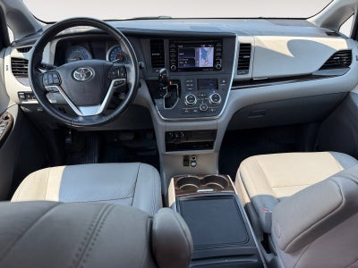2020 Toyota Sienna XLE