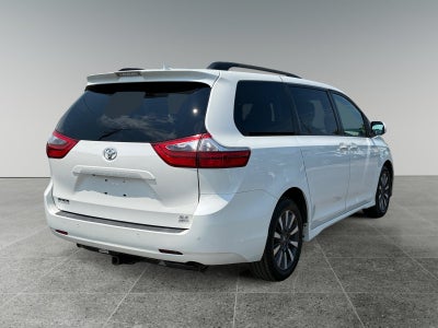 2020 Toyota Sienna XLE
