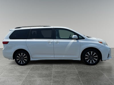 2020 Toyota Sienna XLE