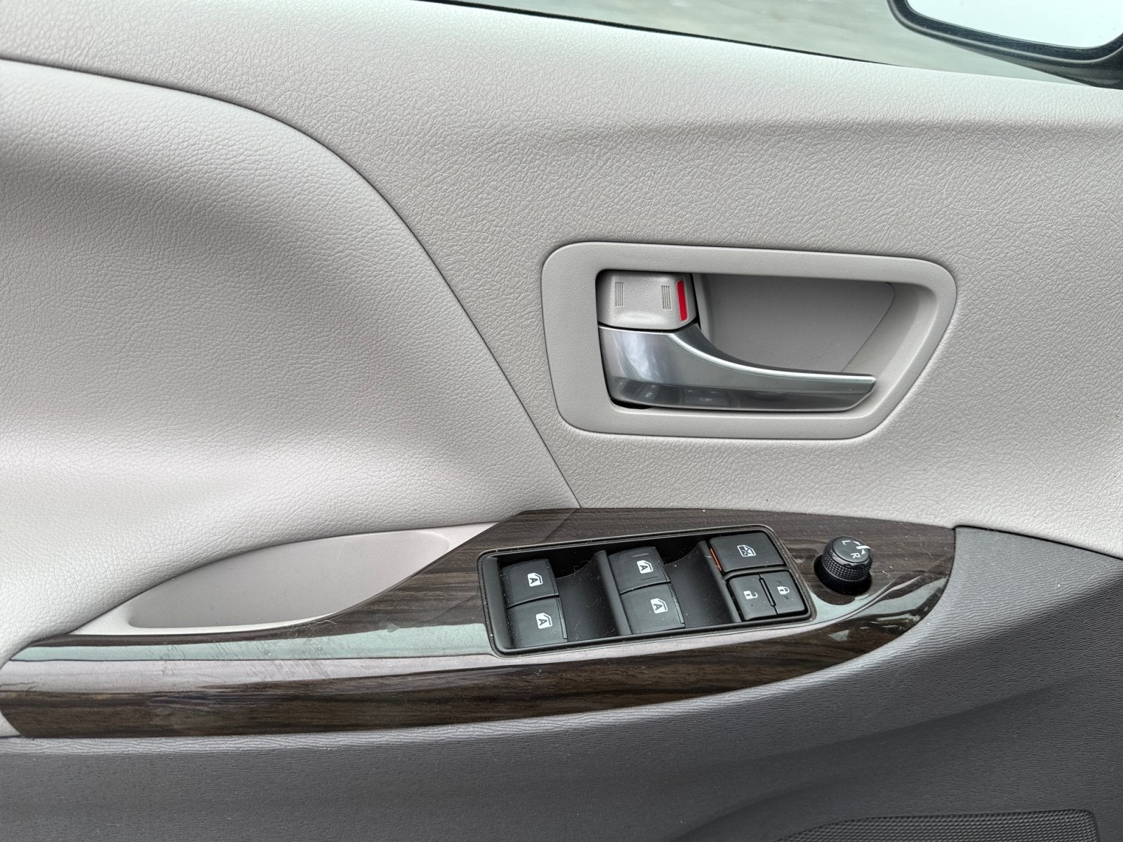 2020 Toyota Sienna XLE
