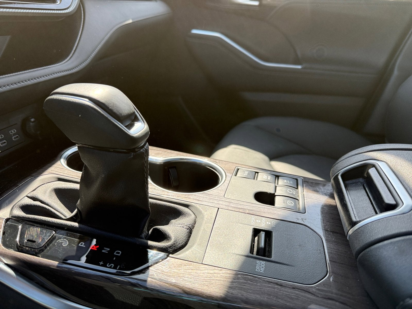 2025 Toyota Highlander Hybrid Platinum