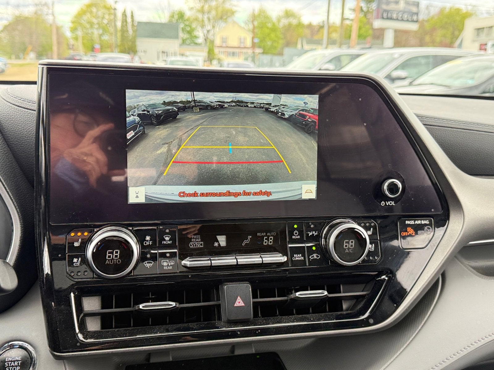 2023 Toyota Highlander LE