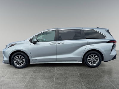2021 Toyota Sienna XLE
