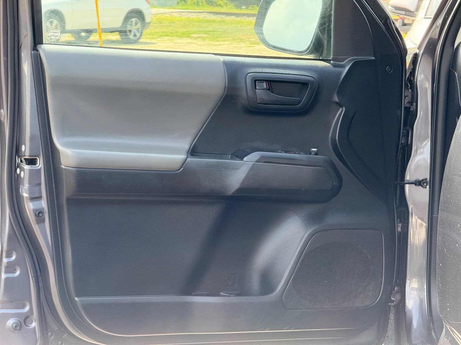 2017 Toyota Tacoma SR