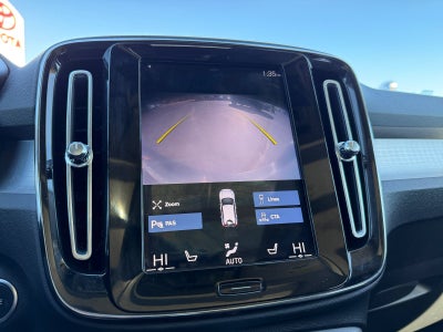 2022 Volvo XC40 Momentum