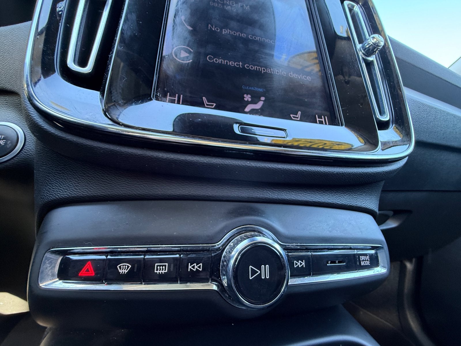 2022 Volvo XC40 Momentum