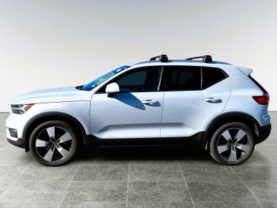 2022 Volvo XC40 Momentum