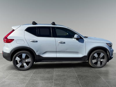 2022 Volvo XC40 Momentum