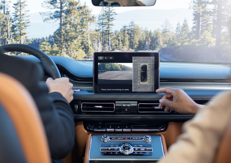 The available 360-Degree Camera shows a bird's-eye view of a Lincoln Aviator® SUV | Irwin Lincoln Laconia in Laconia NH