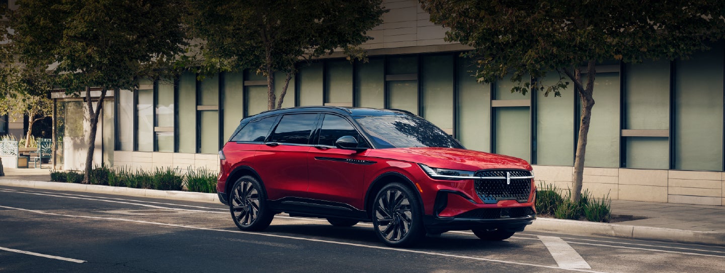 A 2025 Lincoln Nautilus® SUV with an available hybrid powertrain is parked in an urban setting. | Irwin Lincoln Laconia in Laconia NH