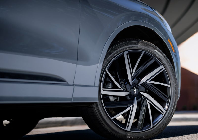The wheel of the 2027 Lincoln Aviator® Black Label™ SUV is shown slightly angled out. | Irwin Lincoln Laconia in Laconia NH