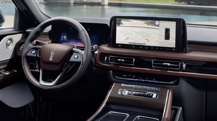 The backup camera of the 2027 Lincoln Aviator® SUV is displayed on screen. | Irwin Lincoln Laconia in Laconia NH
